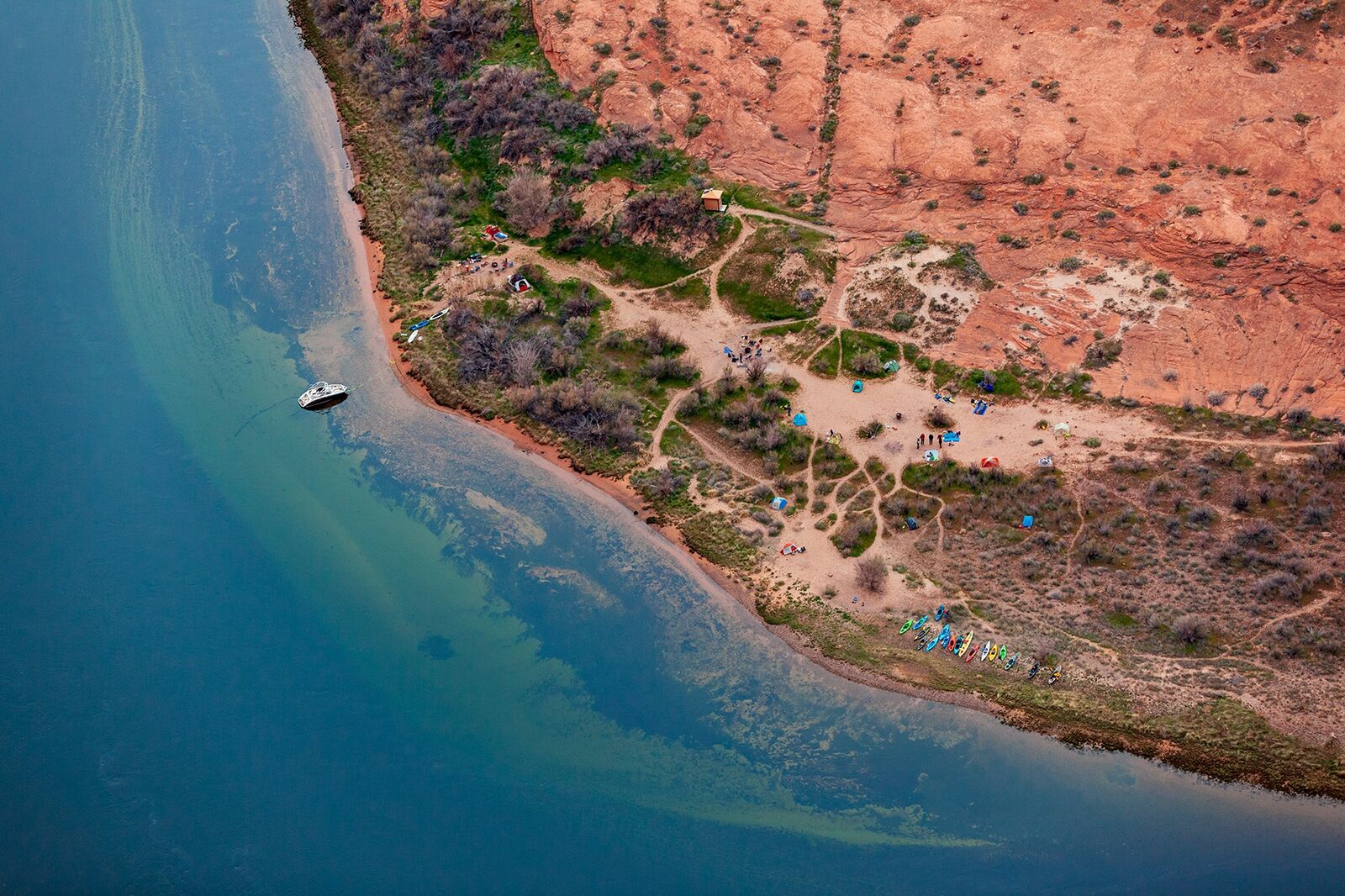 Kayaking camp in the canyon at Horseshoe Bend, Arizona