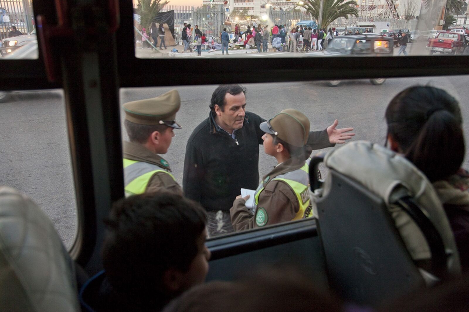 A bus driver argues with police in Valparaíso, Chile